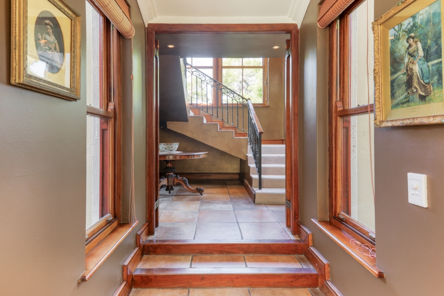 7 Bedroom Property for Sale in Zwaanswyk Western Cape